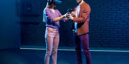 woman-trying-virtual-reality-with-man-assistant-scaled-1.jpg woman-trying-virtual-reality-with-man-assistant-scaled-1.jpg